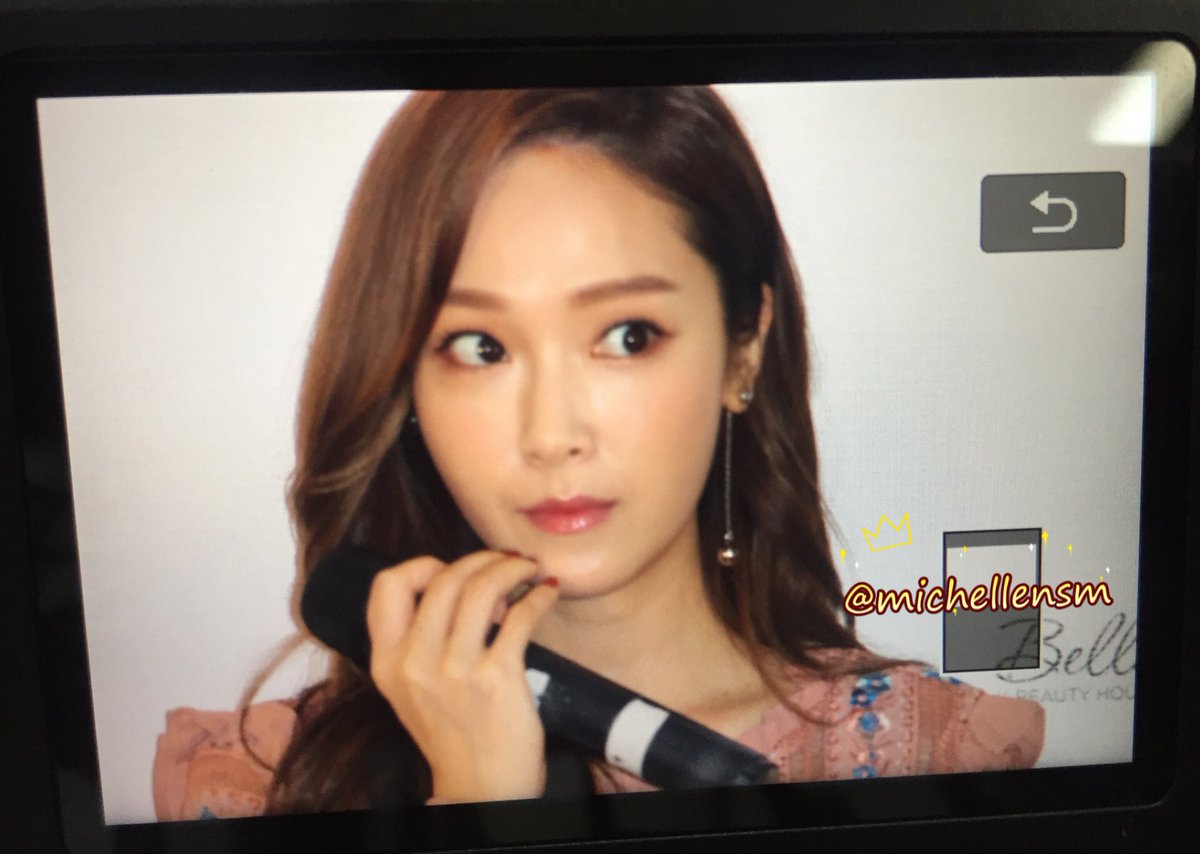 [PIC][11-10-2016]Jessica khởi hành đi Singapore để tham dự "Bella K-Beauty House Celebrity Session" vào hôm nay CukBY6gUsAAz8Ui
