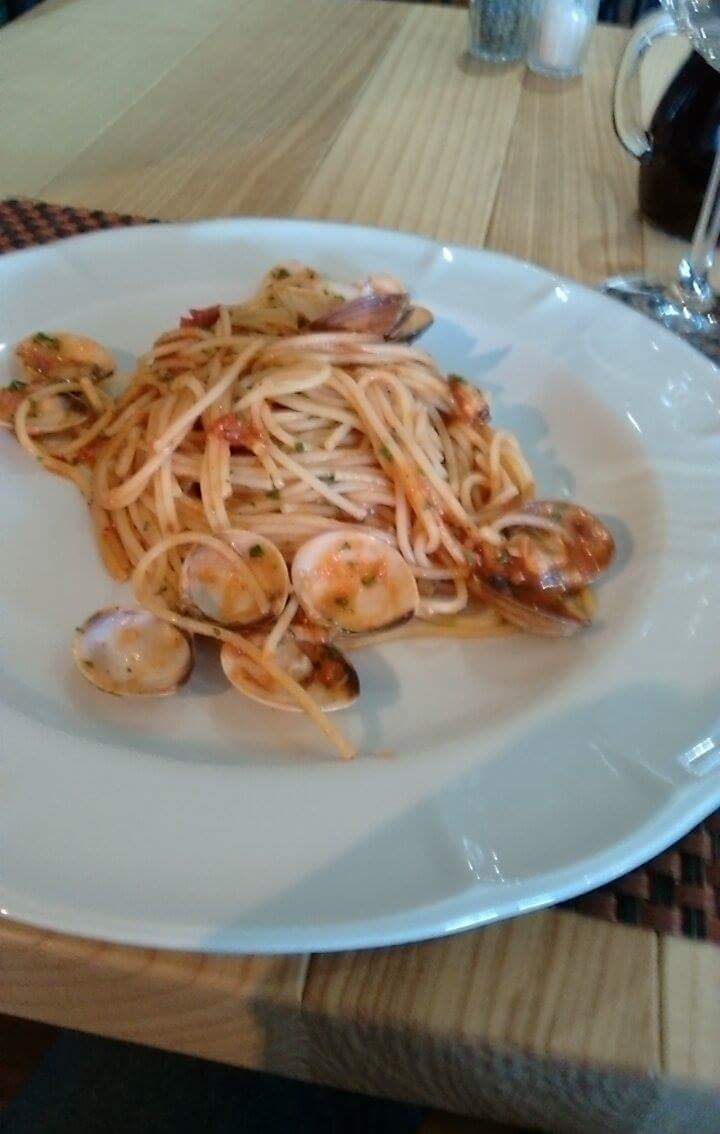 D_io_R's tweet photo. Oggi a pranzo da solo ..al bistrò propongo questi ...li ho mangiati dalla fame ...qui Milano ! https://t.co/4mMpCtnOzu