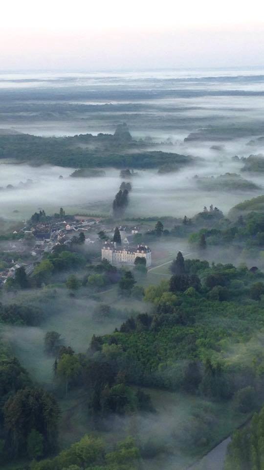 Chateaucheverny's tweet photo. Vue aérienne du @Chateaucheverny... Crédits: Hélène Duhoo #cheverny #moulinsart #chateaudelaloire #ValdeLoire https://t.co/cPxgydhqqb