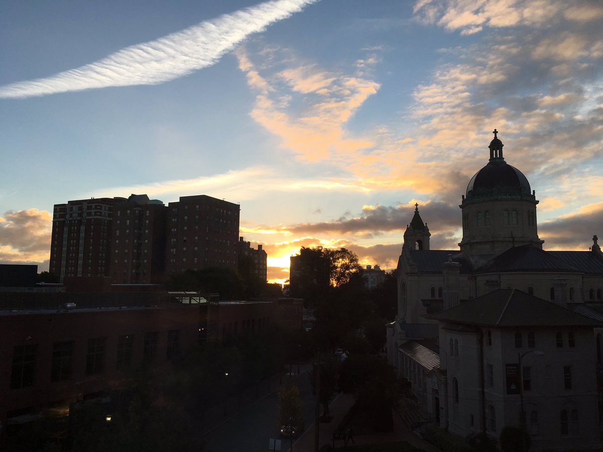 AssessmentVCU's tweet image. Beautiful morning view from the #VCU Cabell library!
