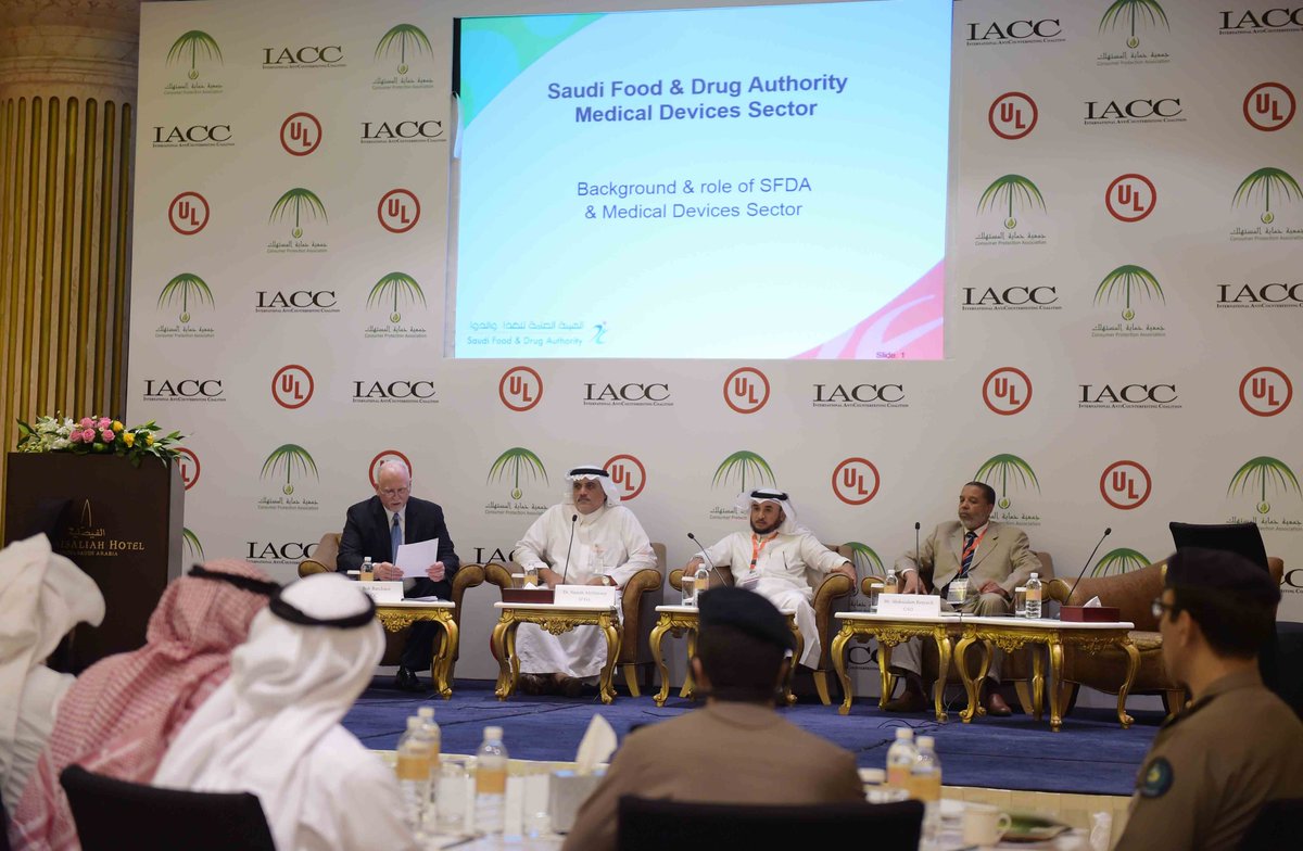 Saudi_FDA's tweet photo. #الغذاء_والدواء تقدم ورقة عمل عن دورها الرقابي على الأجهزة والمنتجات الطبية خلال ورشة "مكافحة التقليد 2016" بتنظيم جمعية حماية المستهلك https://t.co/Np85aozgPI