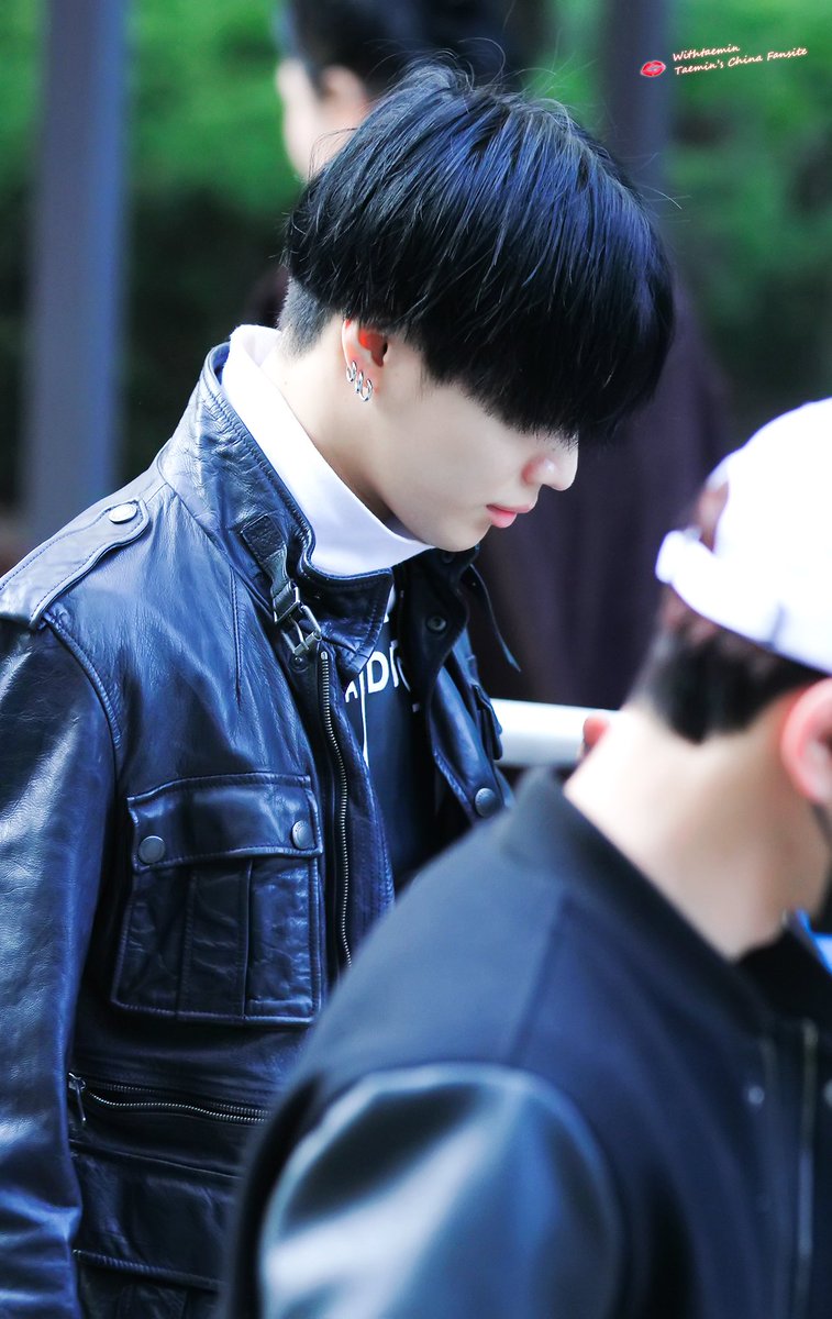WithTaemin0718's tweet photo. 161002 주간아이돌 +161007 뮤뱅 태민이 5P for original size and more pics plz click the link→ https://t.co/wBxFGbH5JM https://t.co/XCfNZGKQ38