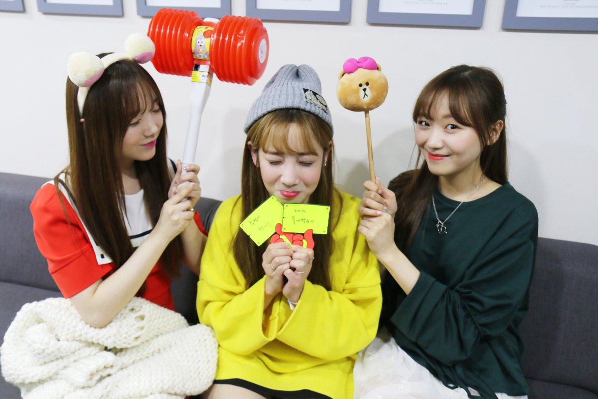 Official_LVLZ's tweet photo. [#Lovelyz] #러블리너스 여러분❣ #지애 가 함께한 #케빵SHOW 💖 재미있게 보셨나요? 😇 다음 번에는 어떤 게스트가 나올지 기대 많이 해주세요! 🙇🏻💕 https://t.co/g299pgNbGJ
