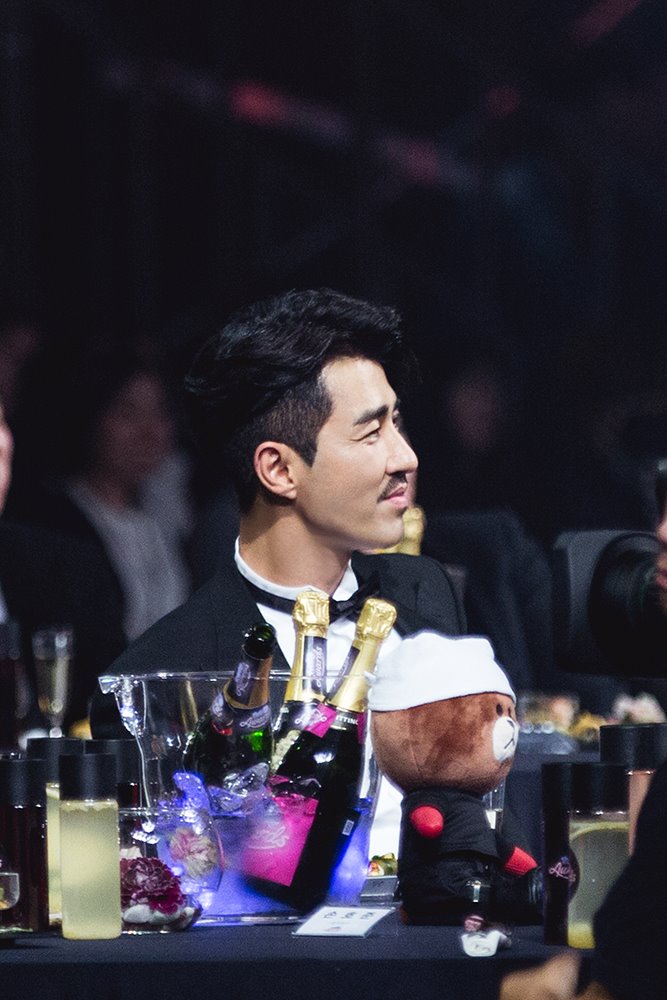 70chaseungwon's tweet photo. [POST]チャ・スンウォン、ソン・ホジュン、ナム・ジュヒョク-この男たちが、授賞式を楽しむ方法☞https://t.co/DhicUrrGHO
 #YGSTAGE　#STAGEPOST　#CHASEUNGWON　 #チャスンウォン　#차승원 #車勝元 https://t.co/dcvmkhUUVJ