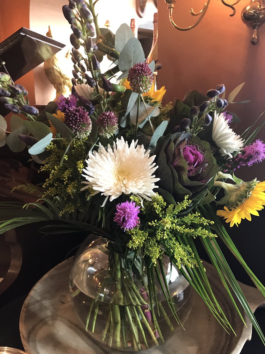 Thank you <a href="/MrsFlorist/">Mrs Florist</a> Getting lots of compliments already and they've only just arrived ! #Tunbridgewells #local #HighSt #flowers