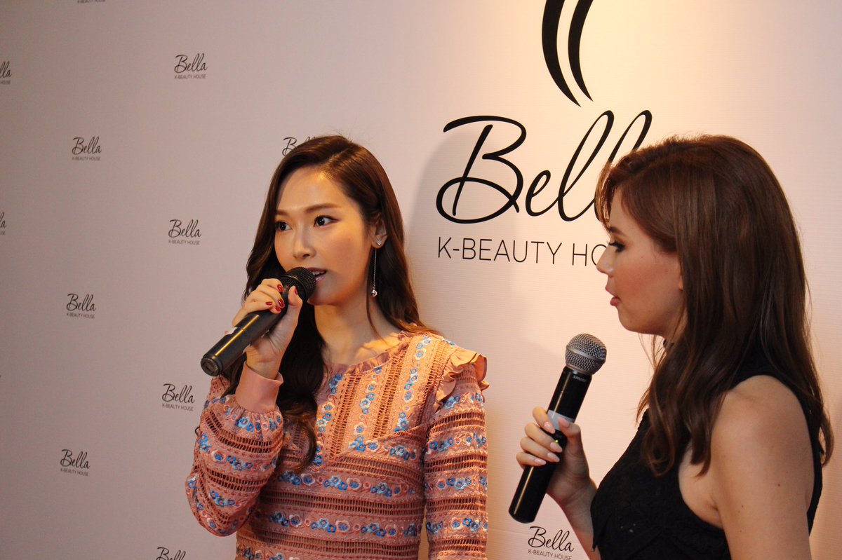 [PIC][11-10-2016]Jessica khởi hành đi Singapore để tham dự "Bella K-Beauty House Celebrity Session" vào hôm nay CukOKxBUAAAoEYK