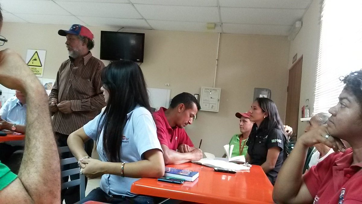 JohanFreitez1's tweet photo. Los productores del Mcpio Jiménez reunidos con PSUV Regional, Municipal e Instituciones para Oficializar la oficina de atención al Productor https://t.co/TS2f1z9joE