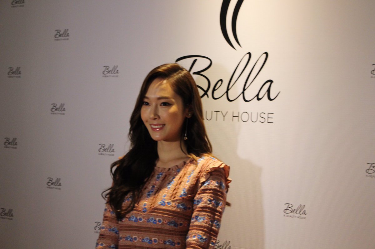 [PIC][11-10-2016]Jessica khởi hành đi Singapore để tham dự "Bella K-Beauty House Celebrity Session" vào hôm nay CukQJj9VUAEw56e