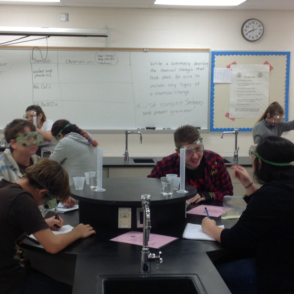SandyPopeLMS's tweet photo. Chemical reaction lab. #bearcatscience #crmbearcats https://t.co/0raO2Vgzee
