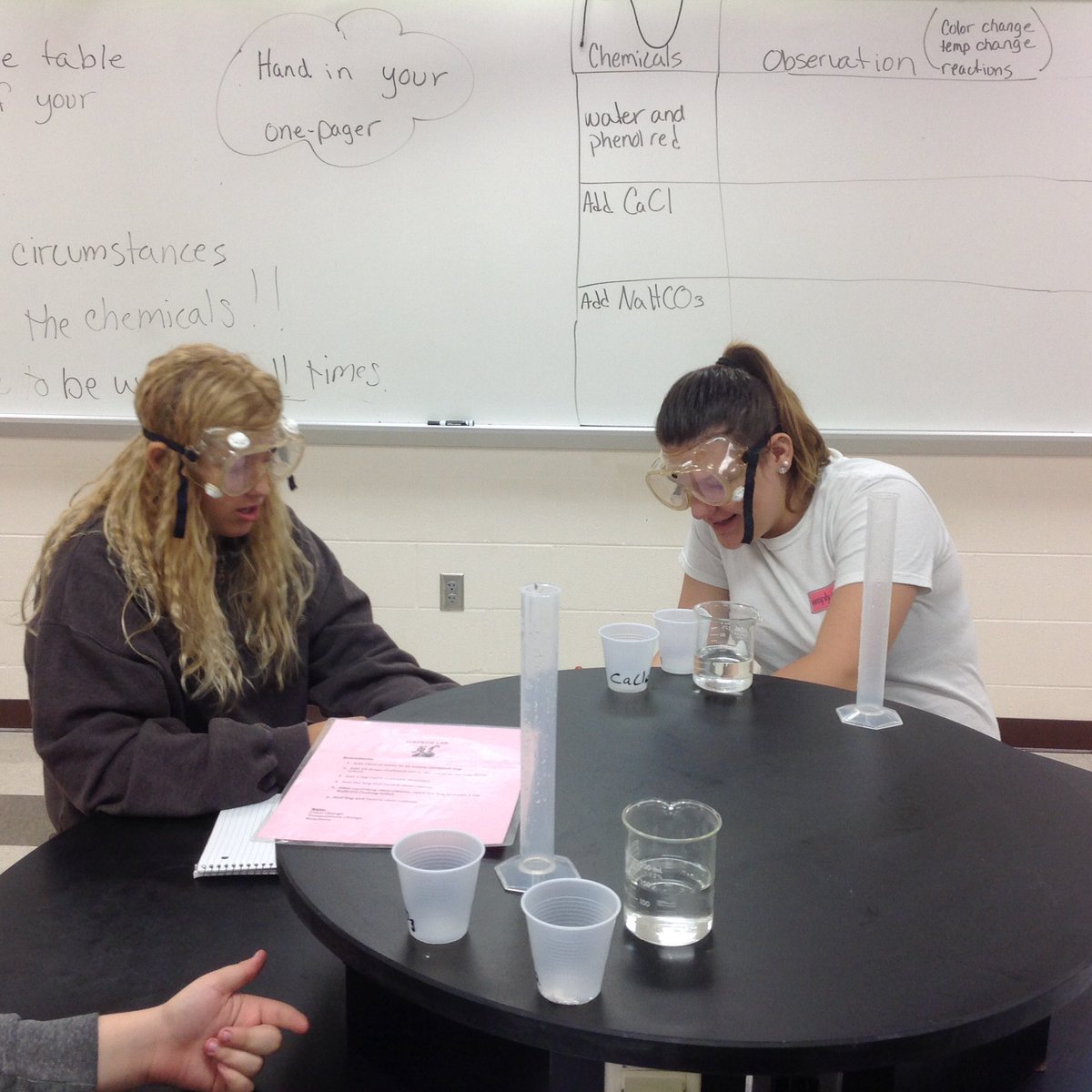 SandyPopeLMS's tweet photo. Chemical reaction lab. #bearcatscience #crmbearcats https://t.co/0raO2Vgzee