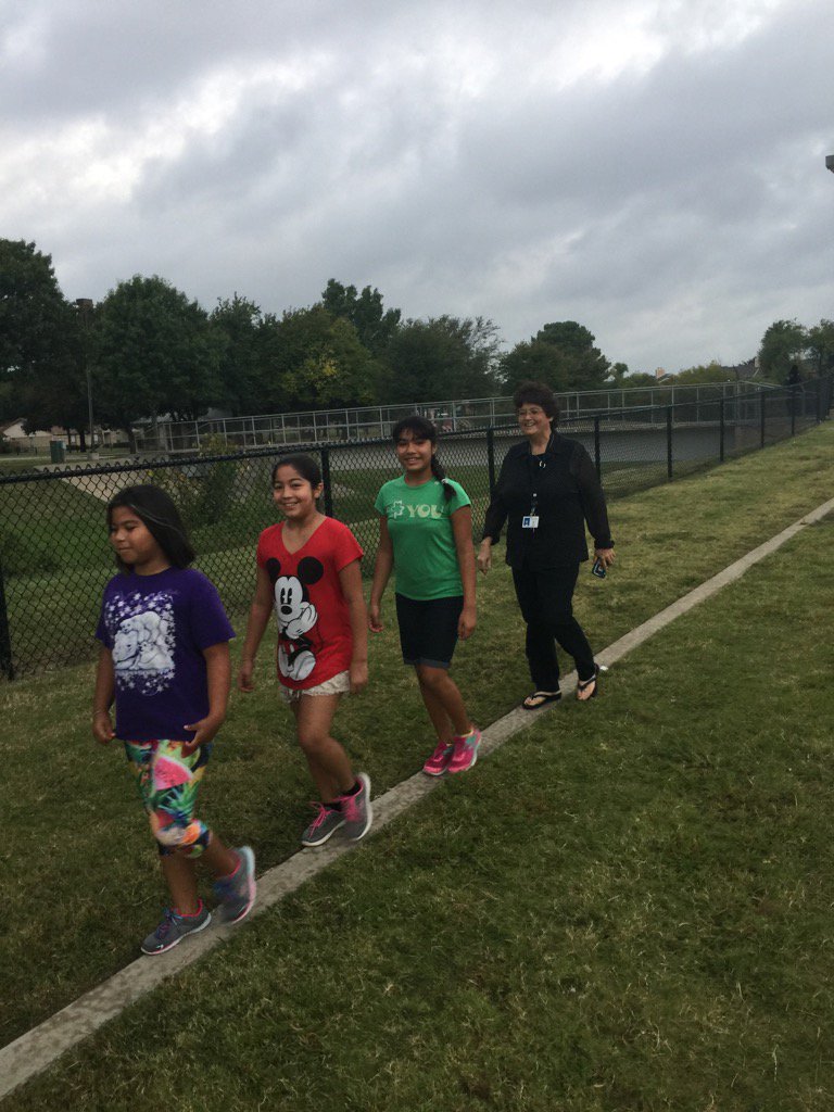WeatherfordEl's tweet photo. Day 1 of Weatherford Running Club! @CoachLutzPE @SueGagnon4 @LisaRay51505635 https://t.co/x5uuE6bwG7