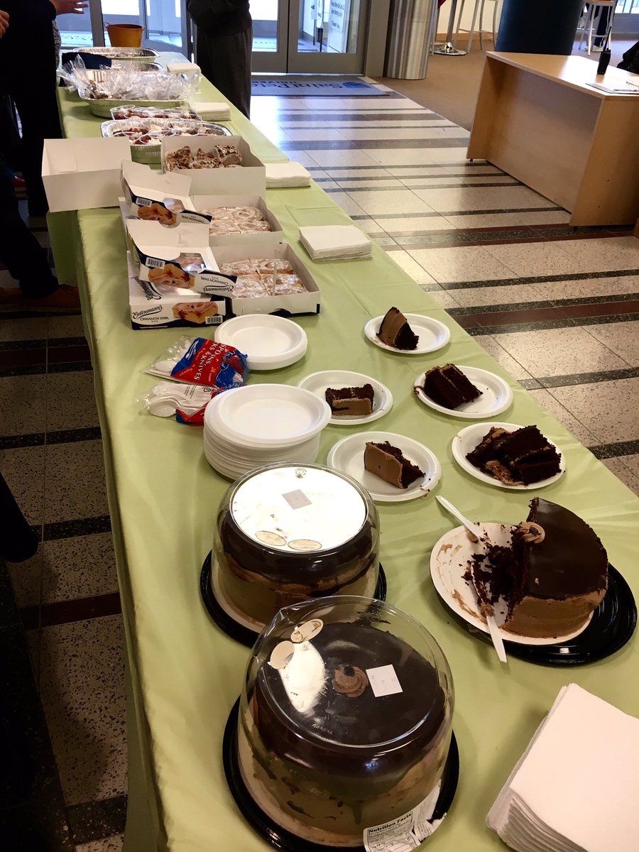 MissionToEcua's tweet photo. satisfy your lunchtime sweet tooth and support our bake sale to raise funds for Ecuador! #HelpEcuador #AyudaAEcuador 🍪🍰🇪🇨 https://t.co/bY3z3x6ClU