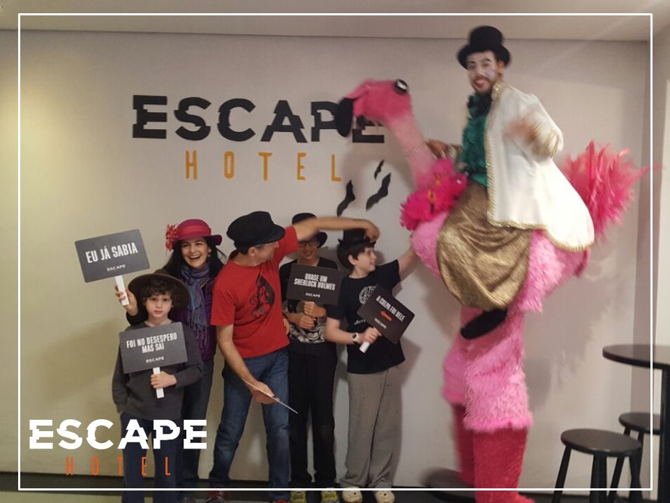 EscapeHotel's tweet photo. Tá rolando programação especial por aqui, com pipoca, malabaristas e palhaços. Venha se divertir! #DiaDasCrianças https://t.co/hvmFzvtrhb