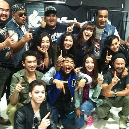 RayaMondy (@lindaoppo88) on Twitter photo 