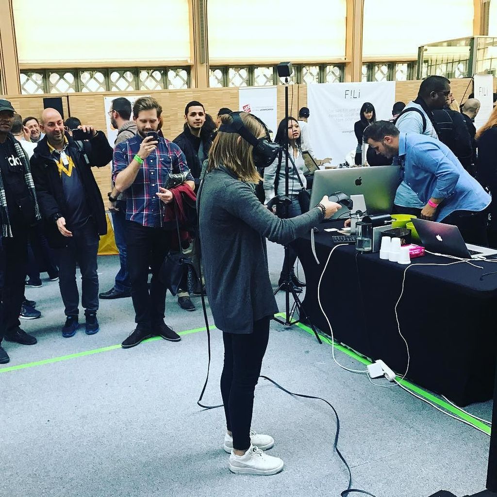 XXII_GROUP's tweet photo. #Dwingle est en test à la #GeeksLive sur notre stand #XXII ! #XXIIGROUP #journaldugeek #JD… https://t.co/a5uvng919L https://t.co/J7oGknLUpH