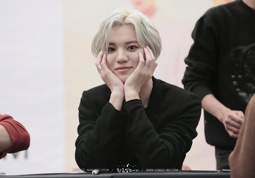 sungjong_studio's tweet photo. [HQ] 161009 COEX Fansign : Sungjong #성종 #쫑스튜디오 | cr.sonagi_wh https://t.co/PlCwjnnbek https://t.co/UvO3m3qmrW