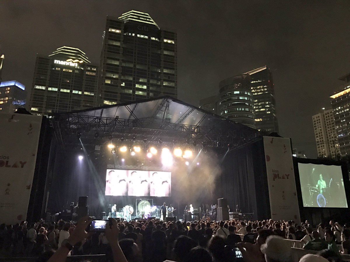AdibHidayat's tweet photo. Morrissey membuat indah Jakarta malam ini. #MorrisseyJKT https://t.co/CDTBXQwqTh