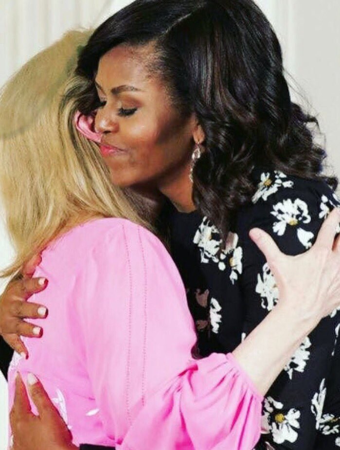 MerylStreepPage's tweet photo. NEW PICS | some more pics from yesterday and her project #LetGirlsLearn #WeWillRise 💕 #MichelleObama #MerylStreep https://t.co/kNJ1loyc3G
