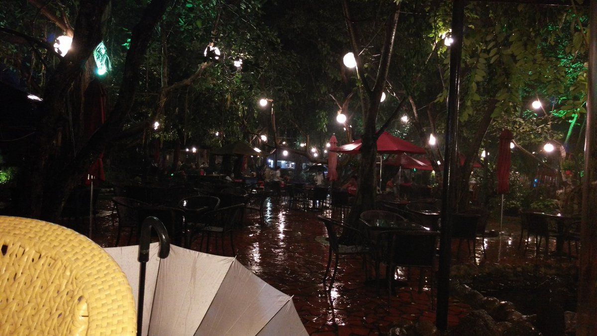 tienlanit's tweet photo. Café trời mưa gió https://t.co/tHThS1rNRY