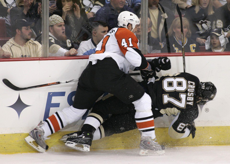 Does the NHL take concussions seriously? theatln.tc/2e0NUmF
