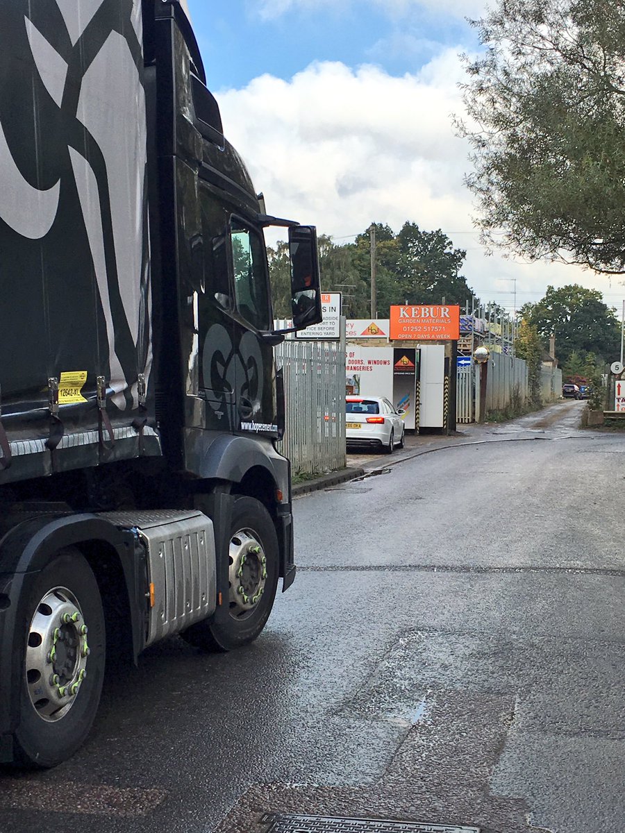 Al_BreedonCem's tweet photo. Our first @hope_inabag delivery to @keburgardens today! Great meeting Ian and the team 😃... See you again soon! #cement #FinallyTheresHope https://t.co/r46UWkfr63