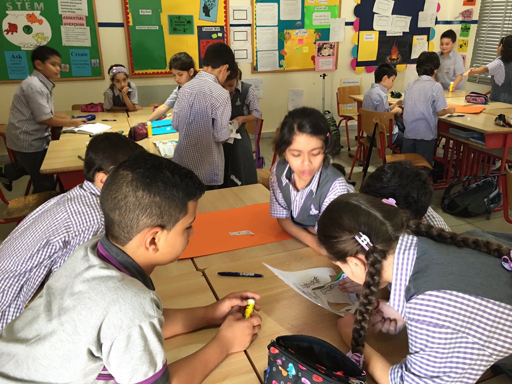 raefa_jomaa's tweet photo. Hands on activities #G4students are playing skeleton puzzle @DawhaHighSchool https://t.co/s9AIZnzEP4