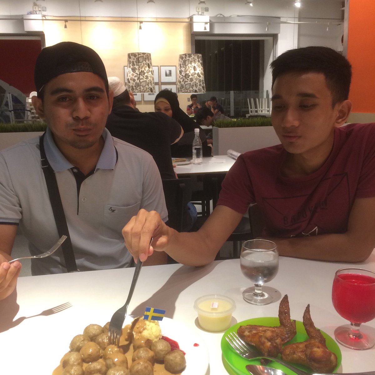 AmirudinMohdSol's tweet photo. Bawak mereka makan #theds (@ IKEA Cheras in Cheras, Kuala Lumpur) https://t.co/1jYcXFmWG5 https://t.co/NA5Pwc44qT