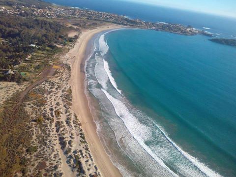 HotelPichidang1's tweet photo. Hermosa bahia de 5 Km. de extensión, tranquilas aguas, rodeada de arena blanca. Es centro de actividades como, windsurf, paseos en bote. https://t.co/yGK55Kw9Pe