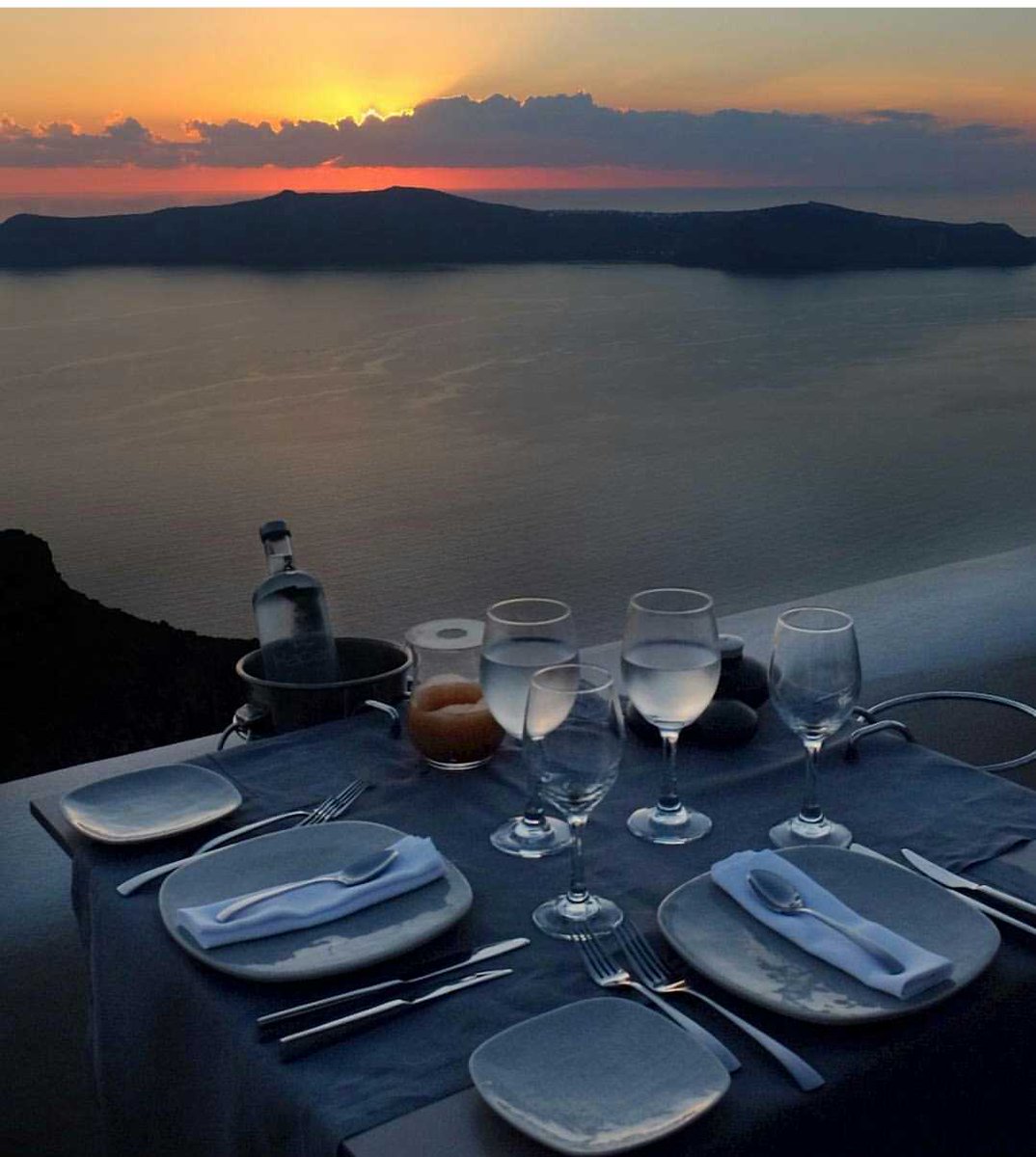KapariSantorini's tweet image. Your dinner is set #KapariSantorini #Santorini #Imerovigli #Luxury #BoutiqueHotel #Hotel #Vacation