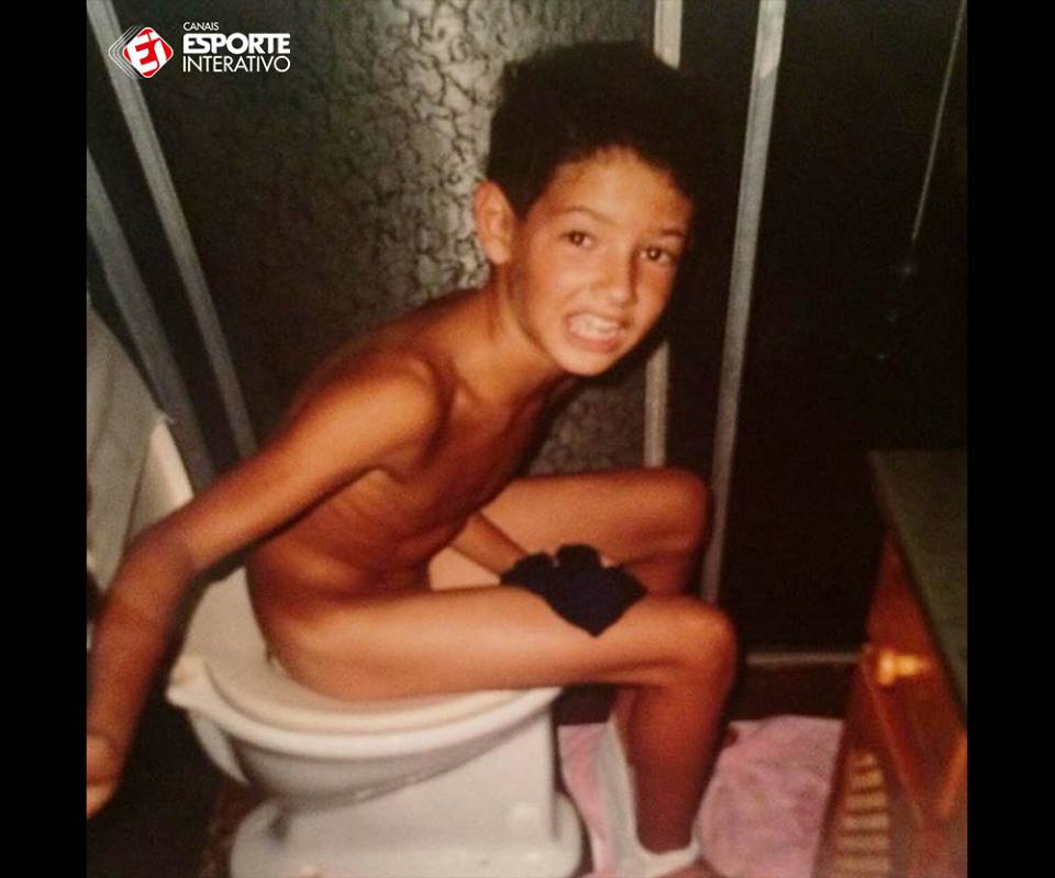 TNTSportsBR's tweet photo. O Pato está passando pela sua timeline para desejar um feliz dia das crianças! 😂 😂 😂 https://t.co/ox5IyjM48A