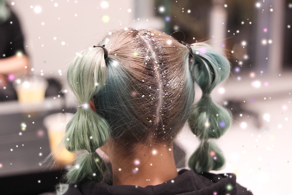 Uzivatel Natsuhiro Yamamoto Na Twitteru グリッターで玉ねぎヘアアレンジ ハロウィンやイベントにどうぞ 新宿神楽坂 美容室 美容師 ブリーチカラーモデル募集 グラデーションカラー インナーカラー マニックパニック カラーバター 被写体 サロンモデル