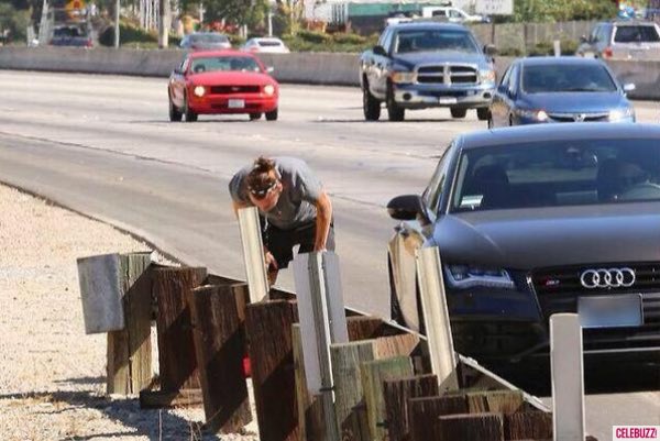 samanthastyIes_'s tweet photo. In honor of my birthday, this time two years ago Harry threw up on the side of the road #iconic 💗💗💗💗 https://t.co/OorGiqQptf