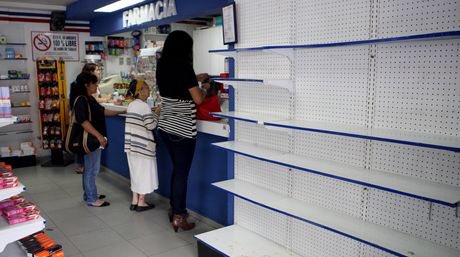 aleszubajak's tweet photo. For Venezuela's Zika epidemic, some Tylenol. My latest for @undarkmag https://t.co/nv72IOrt0J https://t.co/AiCr5h8Wda