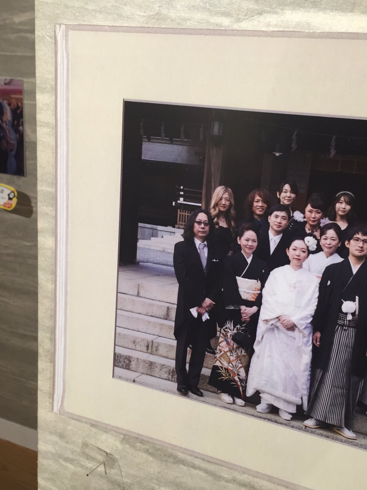 喜国雅彦 国樹由香 本日はみうらじゅんさんとくどうひかりちゃん の 親バカ子バカ展 へ みうら家とは親戚のような関係なので 色々感慨深かったです 掲載許可を得た画像を数枚 顔出し看板と 光ちゃんママの幹さんも一緒のと 我々も参加した結婚式写真