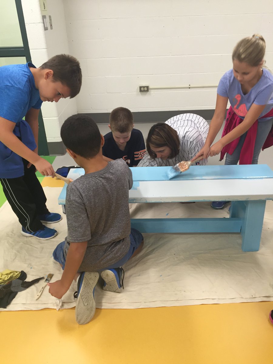 aapostolakis3's tweet photo. Buddy bench design in progress! @RidgeFCL https://t.co/XUMXHWwTuL