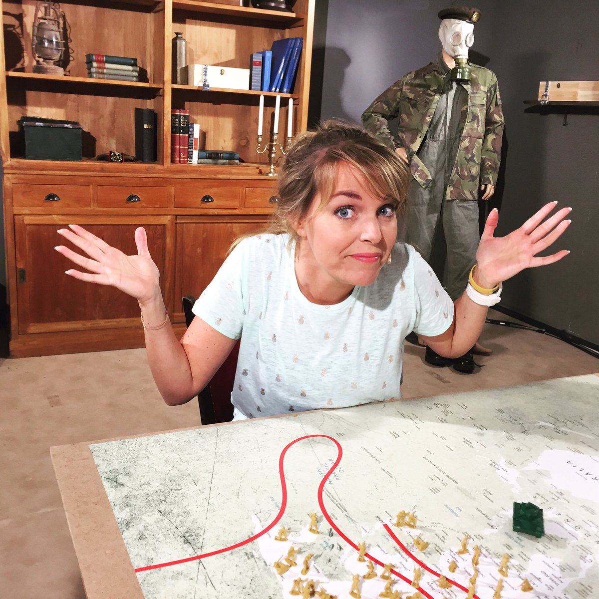 Kijken jullie mee naar de super spannende Escaperoom van Anne-Mar?? youtube.com/watch?v=n8qOuV…