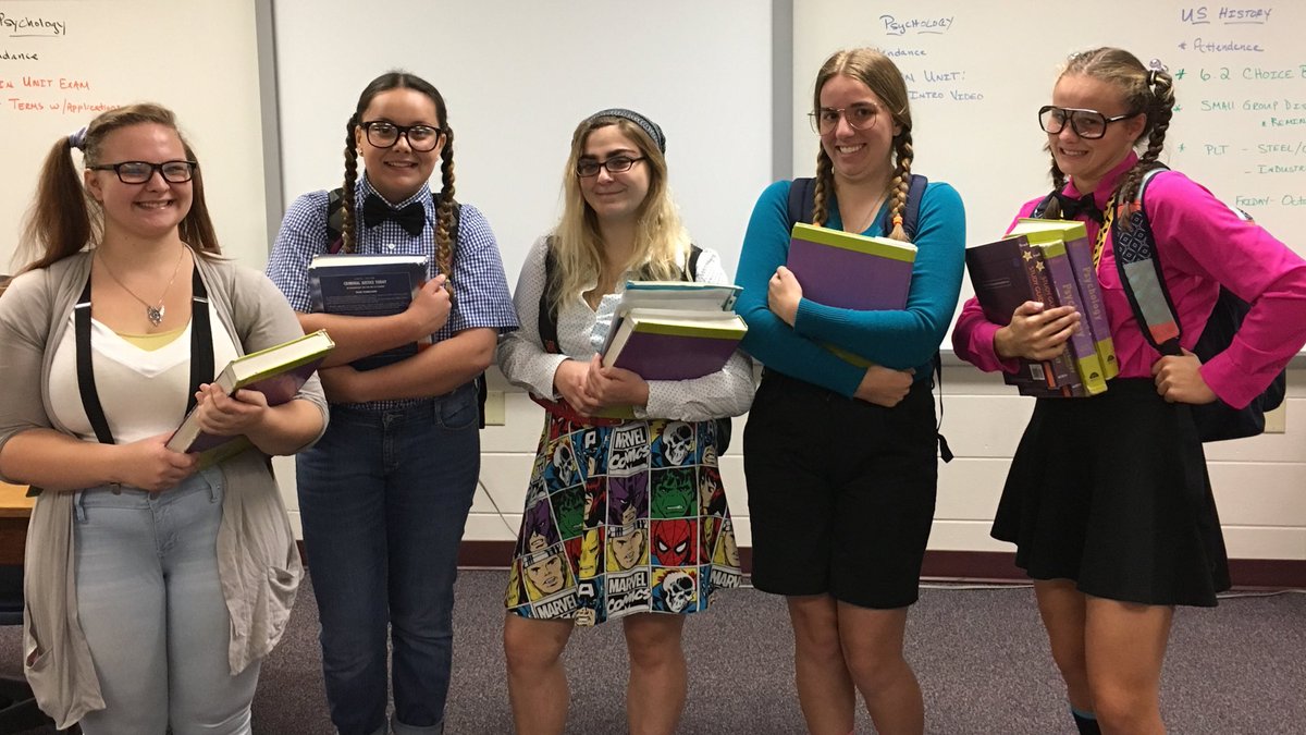 chall_kt's tweet photo. We'd never miss class! Even when we don't have it @JohnKrause8 @PTownStuco #psychnerds https://t.co/GIzIa5hjAG