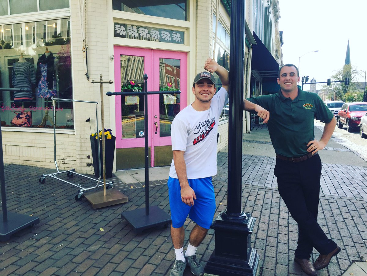 PinkDaisyBG's tweet photo. Our @steamerseafoodbg team helping the #pinkdaisybg team get ready for the @oldestonebg Fall Fest tomorrow! We'll be there from 11am-4pm! https://t.co/qsWHtVg5pp