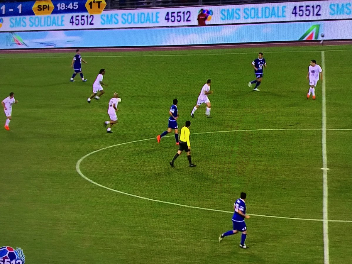 FREGUERZ07's tweet photo. #partitadellapace ( POVERO MARADONA ) https://t.co/M6r210Klty