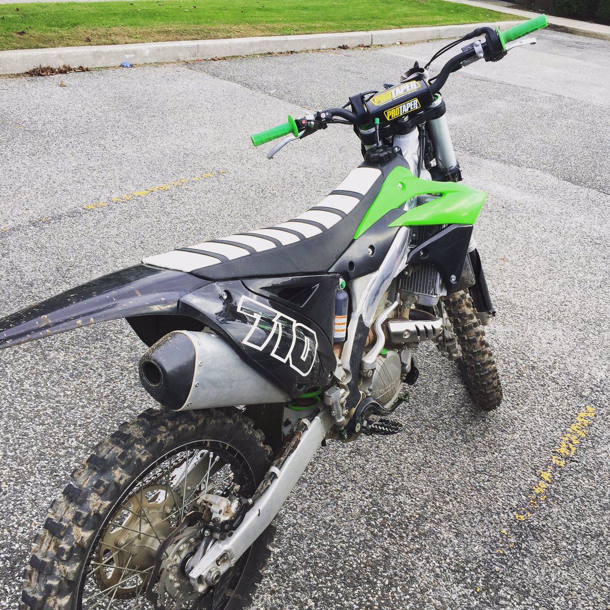 oLdirtyMunni710's tweet photo. out hurr🤘🏻
#svge #motox #mx #dirtbike #deftfam #mototape #HJChelmets #gopro #privateerlife #sponsorme #creativekooks #DirtBikeKidz #DBKz https://t.co/ud2m3oX8Pk