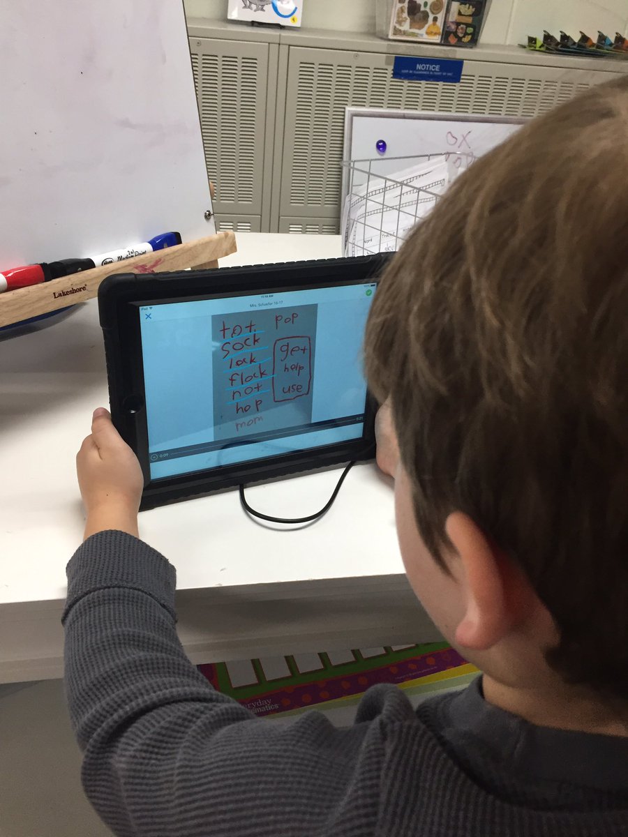 kast0406's tweet photo. 1st graders @leeanneschaefer being held accountable for their word work time using @Seesaw #PracticeWords #DailyFive https://t.co/i6mir6amkZ