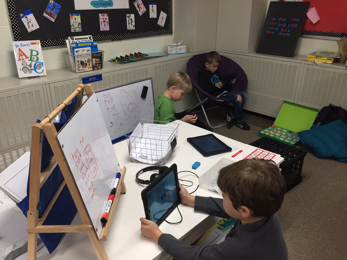 kast0406's tweet photo. 1st graders @leeanneschaefer being held accountable for their word work time using @Seesaw #PracticeWords #DailyFive https://t.co/i6mir6amkZ