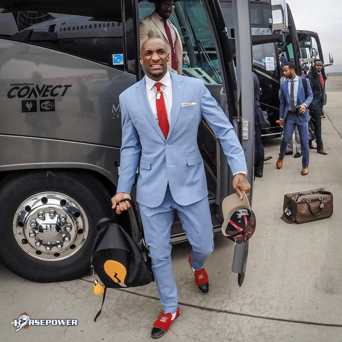 Broncos's tweet photo. .@DemaryiusT's suit? Strong.
Aqib's shoes? 🔥
#BeatTheChargers https://t.co/lulVMQuKlz