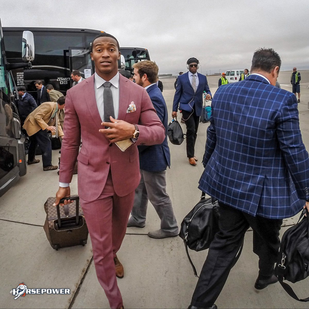 Broncos's tweet photo. .@DemaryiusT's suit? Strong.
Aqib's shoes? 🔥
#BeatTheChargers https://t.co/lulVMQuKlz