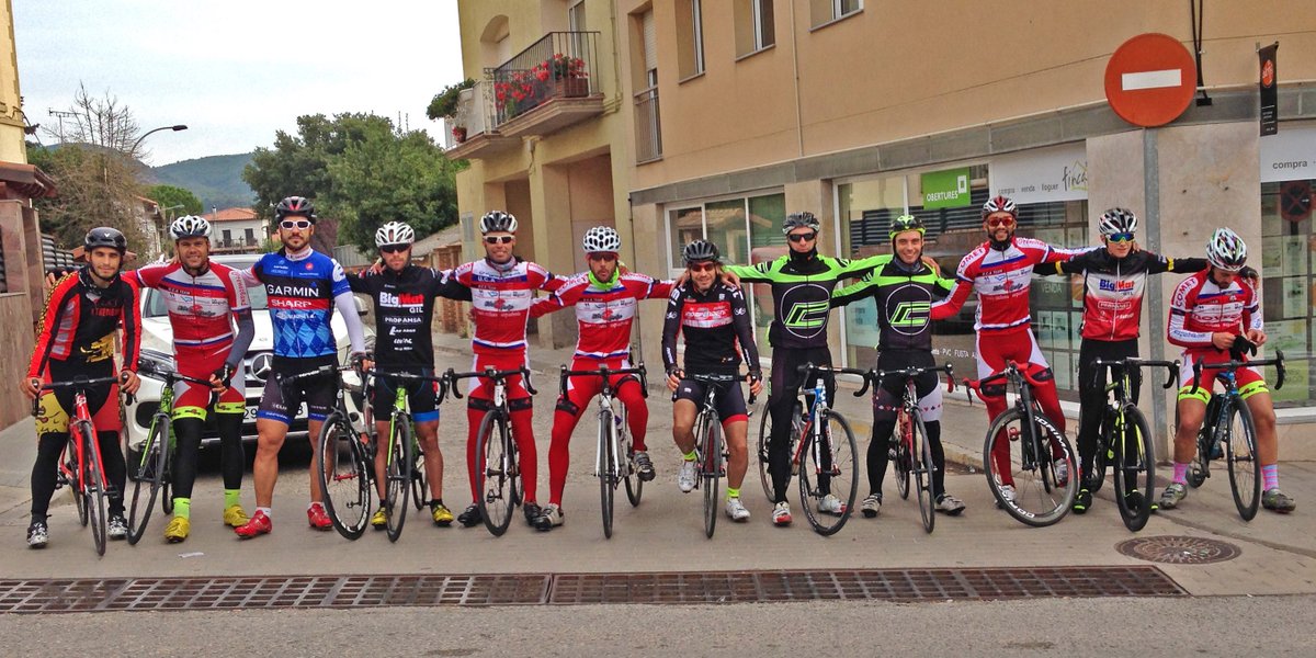 gpconill's tweet photo. DIMECRES de RETROBAMENTS i GRANS PERSONES!
Que fàcil és fer kilòmetres i kilòmetres amb tant bon rotllo #UCAteam #EnsAgradaPedalar #RoadBike https://t.co/EhImAWOeew