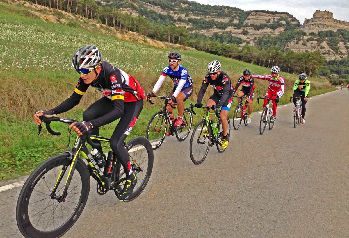gpconill's tweet photo. DIMECRES de RETROBAMENTS i GRANS PERSONES!
Que fàcil és fer kilòmetres i kilòmetres amb tant bon rotllo #UCAteam #EnsAgradaPedalar #RoadBike https://t.co/EhImAWOeew