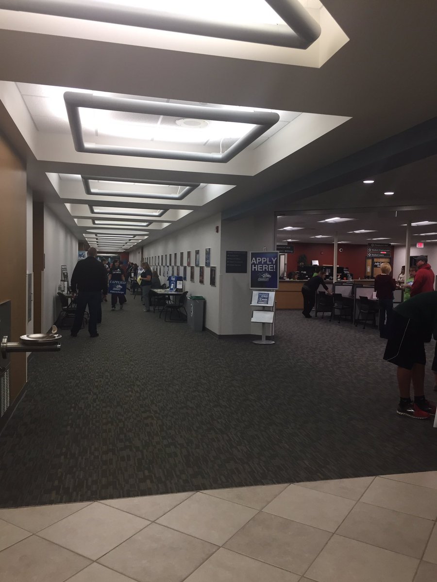 swtc's tweet photo. we've been open for 9 minutes and we've already had a ton of people walk through our doors and apply! Come and join in on the fun! 😀 https://t.co/hoohJUB411