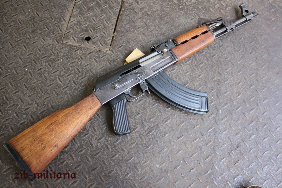 Akバリエーションbot در توییتر Zastava M70 セルビア 旧ユーゴ ザスタバ社のak M70シリーズは各サブタイプが存在し本銃は最初期の削り出しレシーバーモデル 空砲利用のライフルグレネード発射が可能 特徴はハンドガードの3つ穴とガスブロックのライフルグレネード