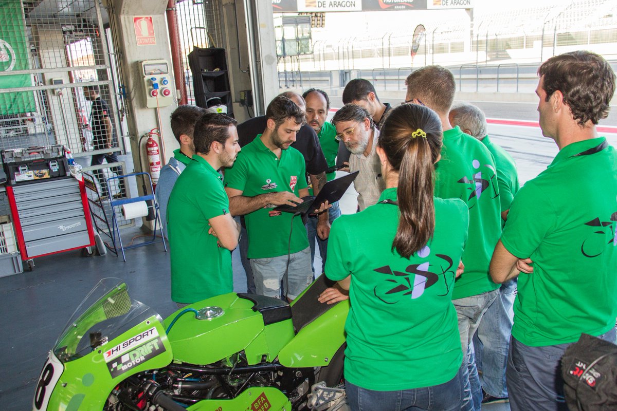 MotoETSIB's tweet photo. Equipo2016 #ETSIB https://t.co/sQp7IB8Cdo