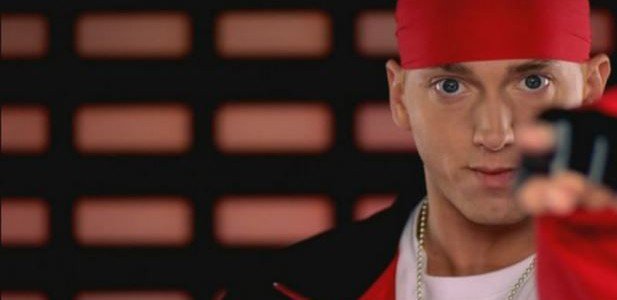 EFEMERIDES
Un 12 de Octubre pero de 2004.. 
 Michael Jackson pide la retirada del vídeo ‘Just lose it’ de Eminem